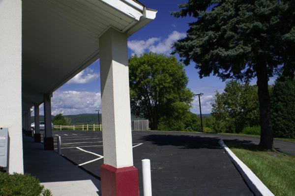 Appalachian Motel Vernon Exterior photo
